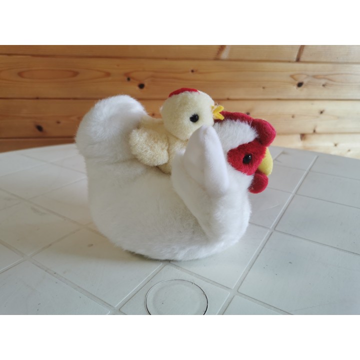 Peluche poule avec poussin sur le dos déstockage