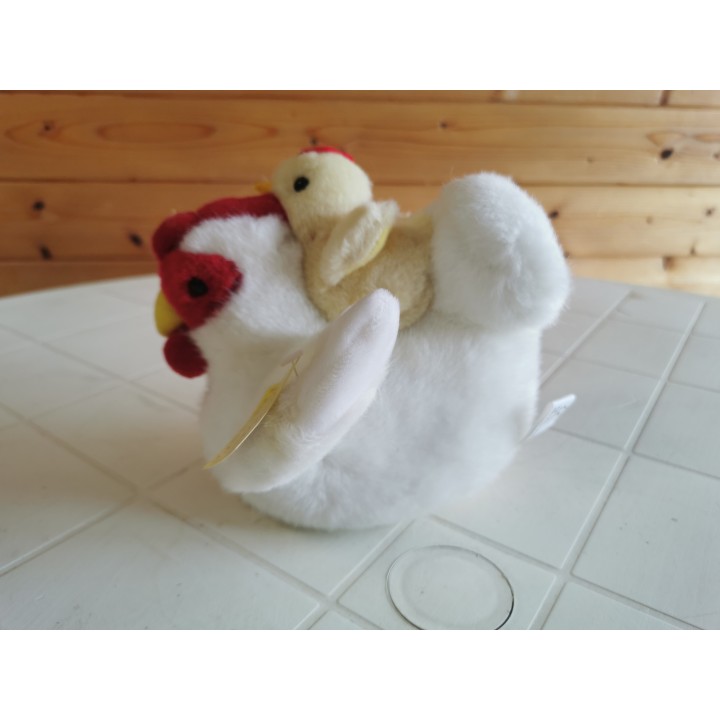 Peluche poule avec poussin sur le dos déstockage