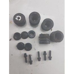 Silentblocs lot de 5 +5 caches+ 5 vis tronçonneuse 490 iseki shindaiwa  occasion