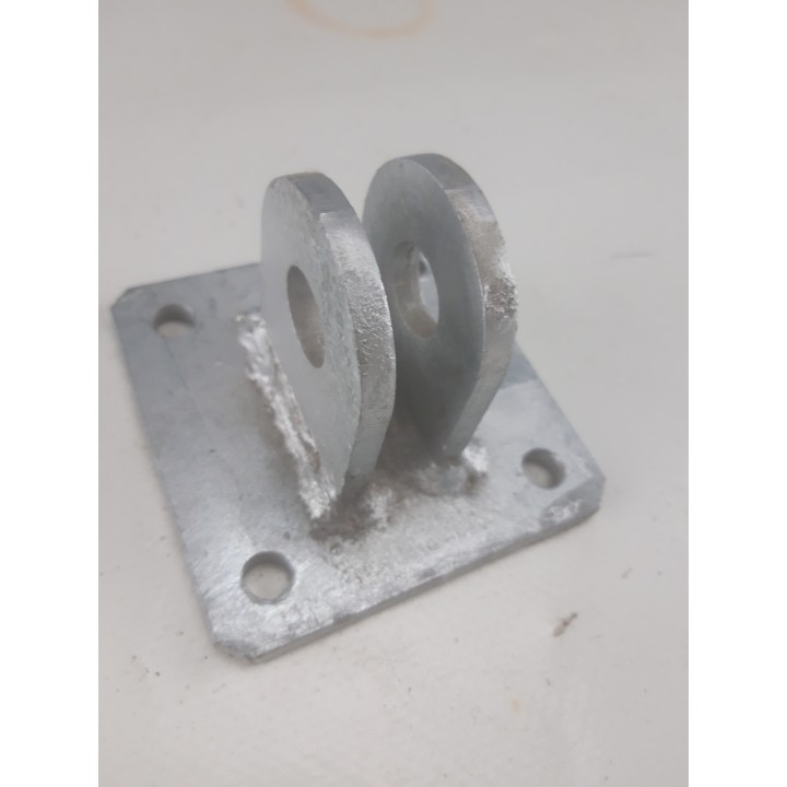 Chape de fixation galvanisée 4 trous D8 entraxe au carré 60mm 1 trous 16 entre plat 15mm