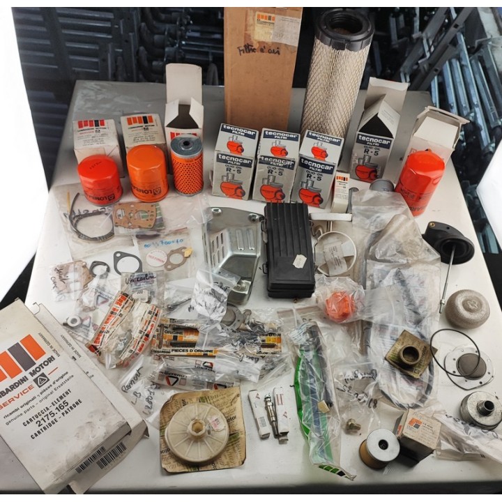 Lot de pièces LOMBARDINI ancien stock prix déstockage