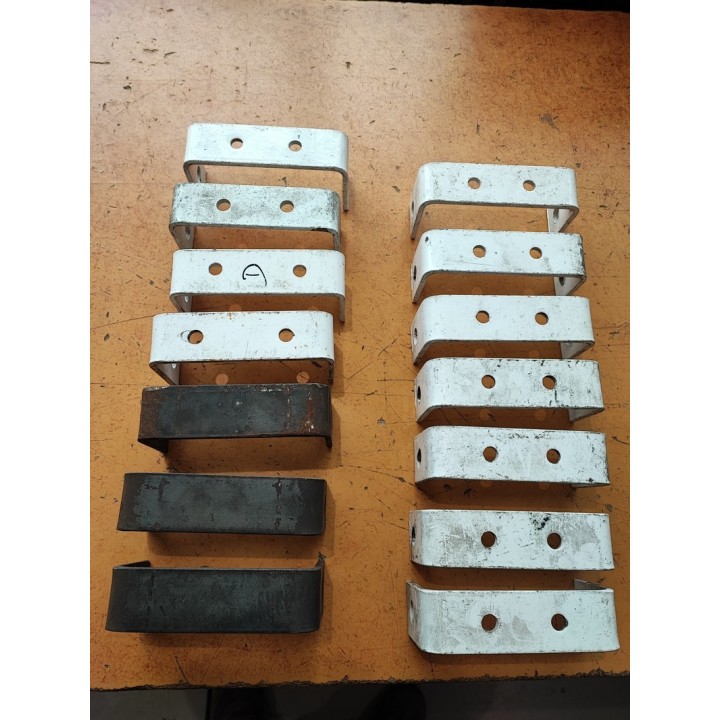 Supports de rouleaux remorque bateau lot 14 entraxe differents intèrieur -U 135 mm déclassés vendu en l état déstockage