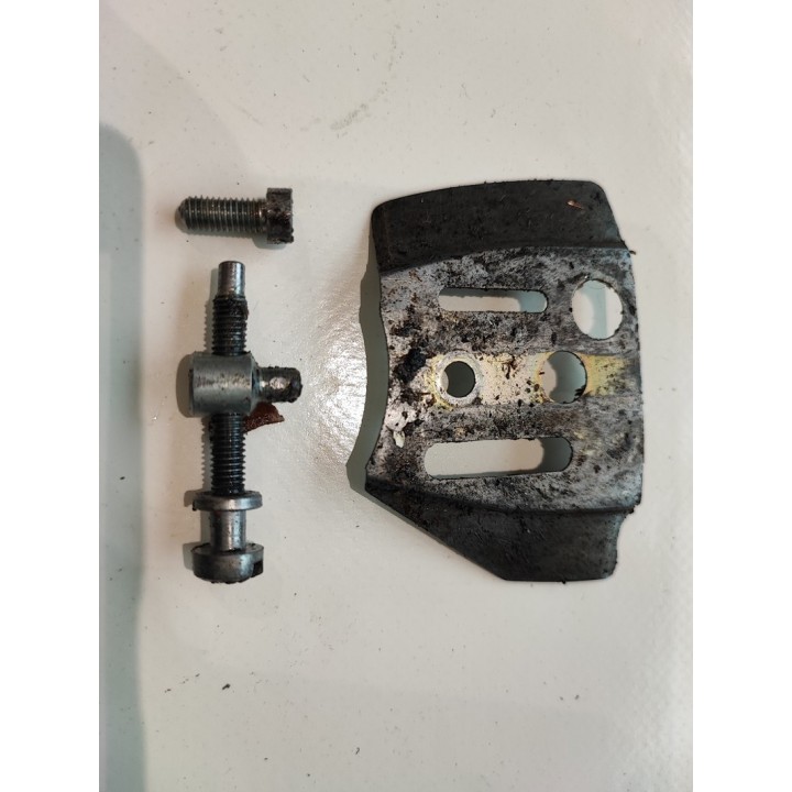 Vis tendeur de chaine + tole tronçonneuse Stihl 020AV occasion